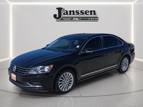 Used 2016 Volkswagen Passat 1.8T SE FWD image 1