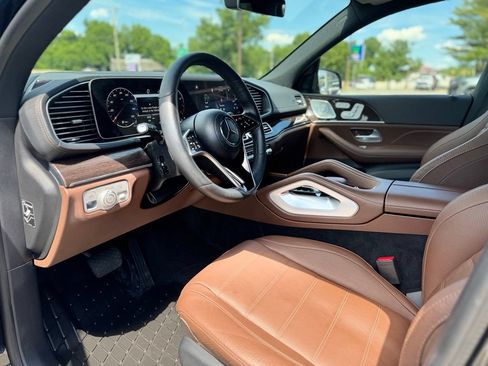 Used 2024 Mercedes-Benz GLS 450 4MATIC image 15