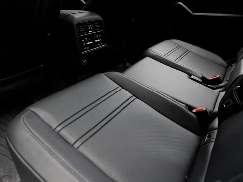 Used 2025 Porsche Cayenne Coupe image 24