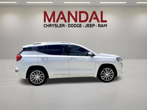 Used 2022 GMC Terrain Denali w/ Denali Premium Package AWD/4WD image 4