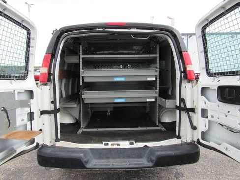 Used 2017 Chevrolet Express 2500 RWD image 20