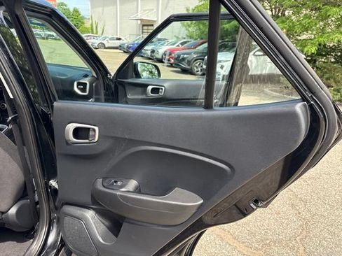 Used 2021 Hyundai Venue SE FWD image 26