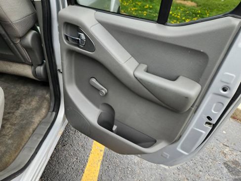 Used 2011 Nissan Frontier S AWD/4WD image 14