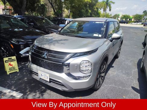 Used 2025 Mitsubishi Outlander SE AWD/4WD image 1