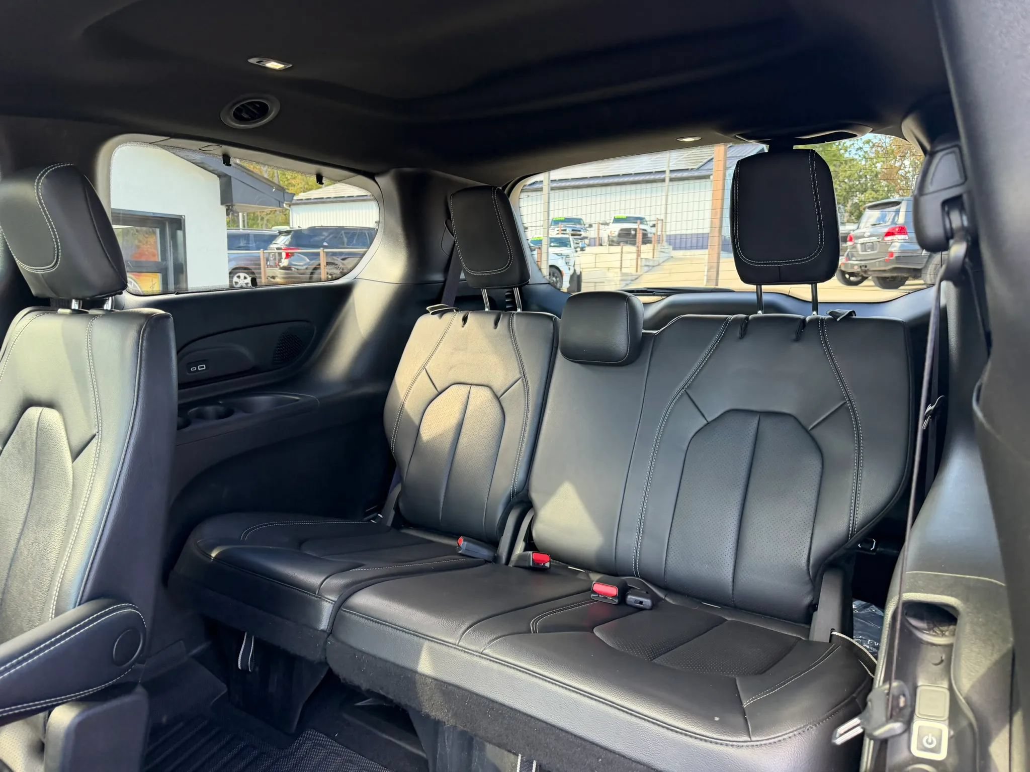 Used 2022 Chrysler Pacifica Touring-L w/ Uconnect Theater Family Group AWD/4WD image 40