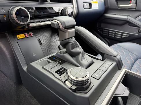 Used 2026 Toyota 4Runner Platinum AWD/4WD image 32
