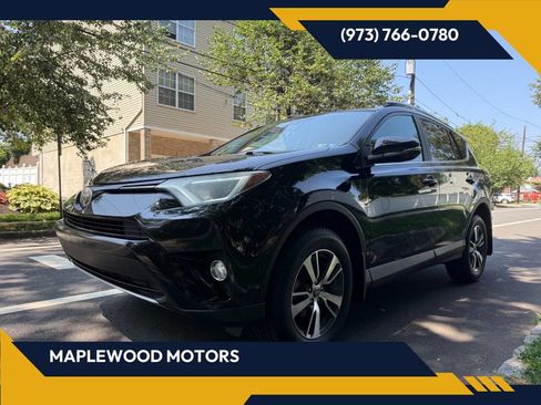 Used 2017 Toyota RAV4 XLE image 1
