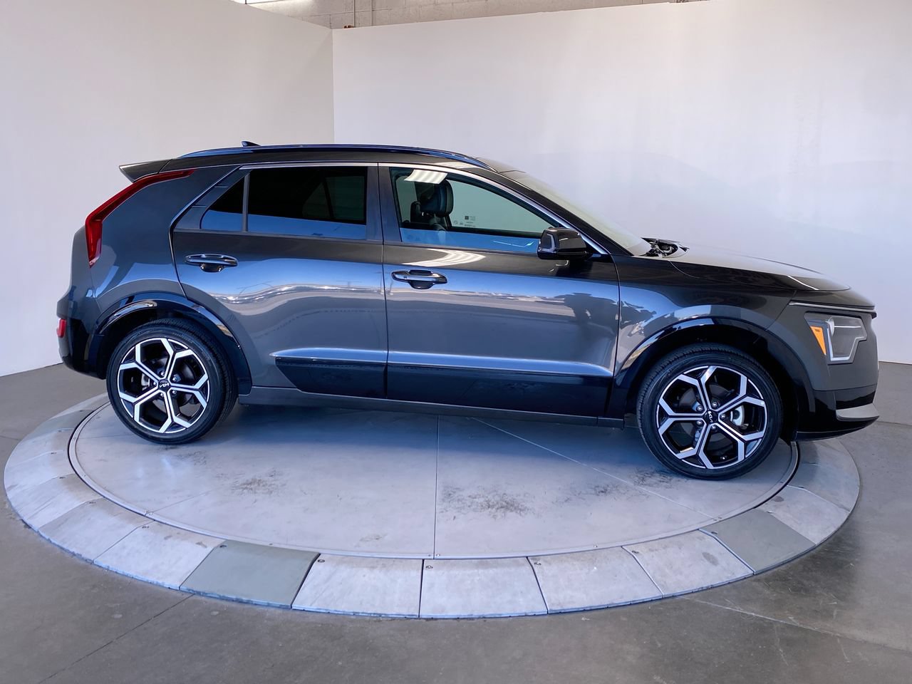 Certified 2023 Kia Niro EX Touring FWD image 6