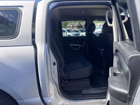 Used 2018 Nissan Titan SV w/ SV Convenience Package image 15