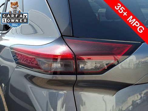 Used 2024 Nissan Rogue S AWD/4WD image 8