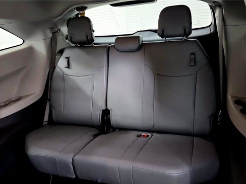 Certified 2024 Toyota Sienna XLE image 21