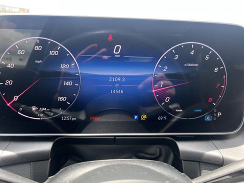 Certified 2025 Mercedes-Benz GLC 300 4MATIC image 40