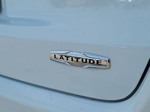 Used 2024 Jeep Compass Latitude AWD/4WD image 10
