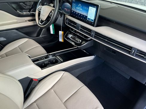 New 2025 Lincoln Corsair Grand Touring image 15