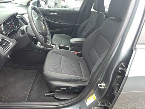 Used 2018 Chevrolet Cruze LT w/ Convenience Package image 7