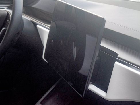 Used 2023 Tesla Model S Plaid image 4