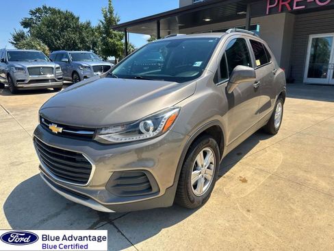 Used 2020 Chevrolet Trax LT w/ Driver Confidence Package FWD image 4