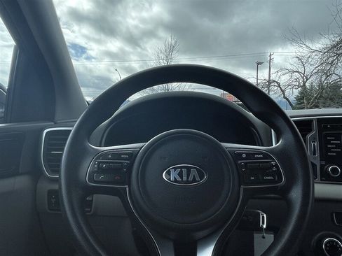 Used 2019 Kia Sportage LX FWD image 11
