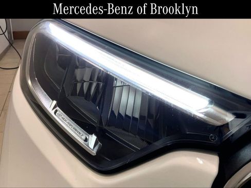 Used 2025 Mercedes-Benz GLC 300 4MATIC image 26