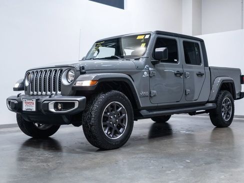 Used 2021 Jeep Gladiator Overland w/ Popular Equipment Package image 3