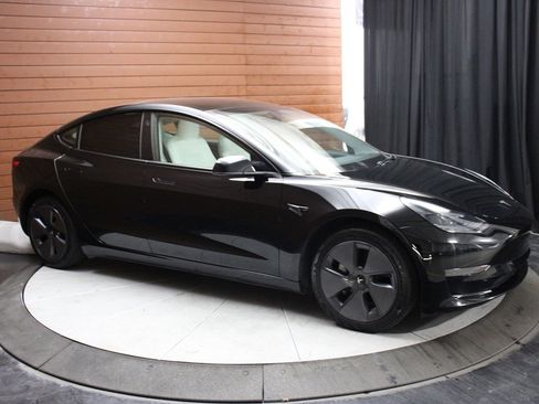 Used 2023 Tesla Model 3 Standard Range image 12
