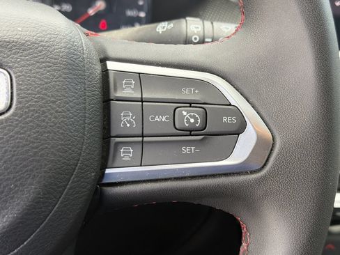 Used 2025 Jeep Compass Trailhawk AWD/4WD image 16