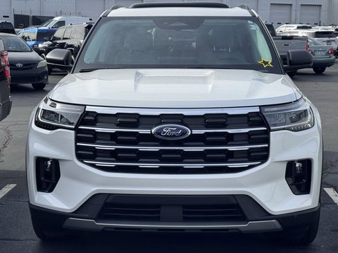 Used 2025 Ford Explorer Active w/ Active Comfort Package image 18