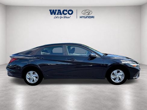 Used 2026 Hyundai Elantra SE FWD image 11