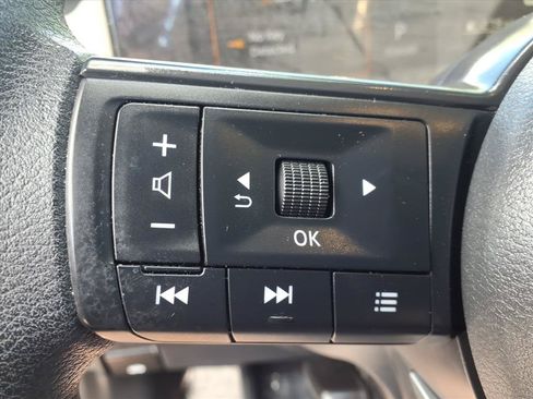 Used 2025 Nissan Kicks SV AWD/4WD image 19