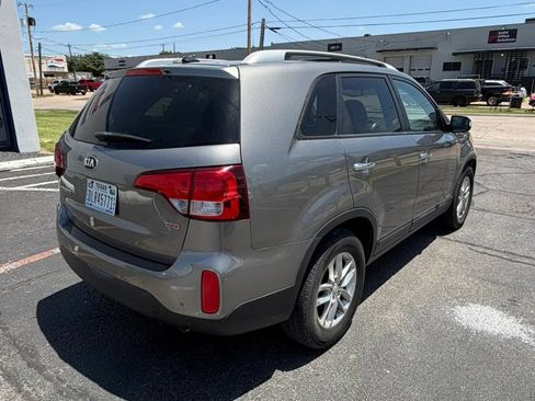 Used 2015 Kia Sorento LX AWD/4WD image 3