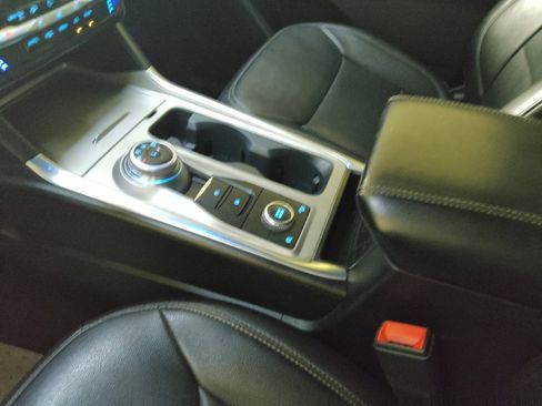 Used 2022 Ford Explorer Limited w/ Equipment Group 301A AWD/4WD image 26