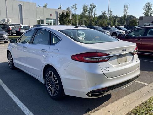 Used 2017 Ford Fusion SE w/ Fusion SE Technology Package FWD image 3