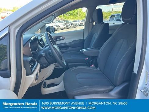 Used 2023 Chrysler Voyager LX FWD image 13