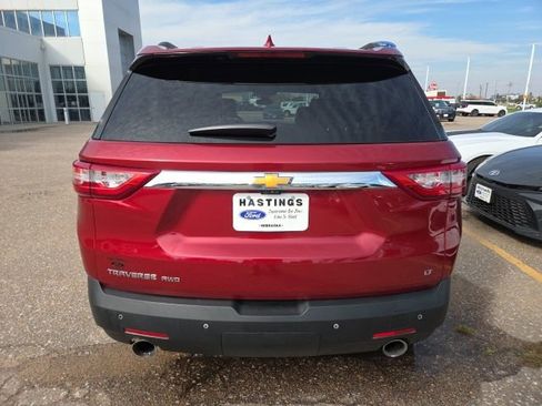 Used 2019 Chevrolet Traverse LT w/ LT Premium Package image 4