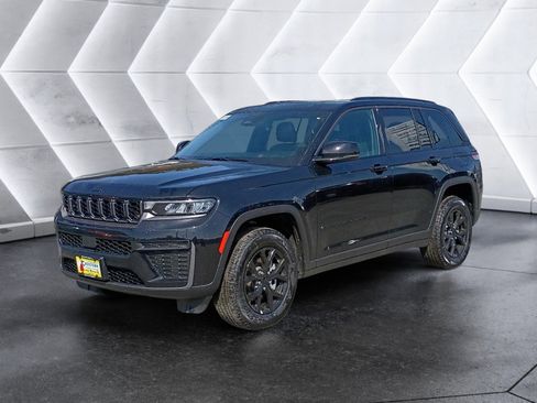 New 2026 Jeep Grand Cherokee Laredo AWD/4WD image 2