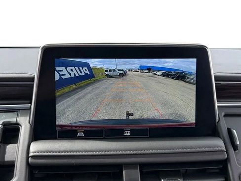 Used 2021 Chevrolet Suburban Z71 image 9