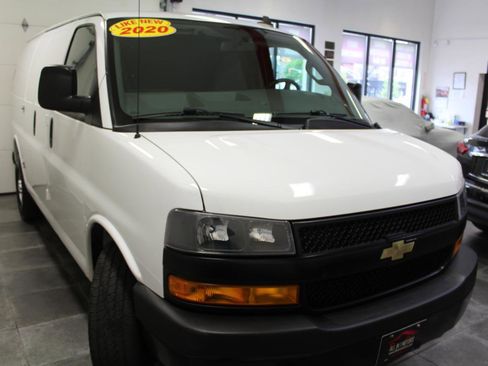 Used 2020 Chevrolet Express 2500 RWD image 3
