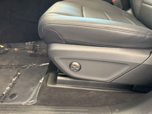 Used 2025 Mercedes-Benz GLS 450 4MATIC w/ AMG Line Exterior image 52