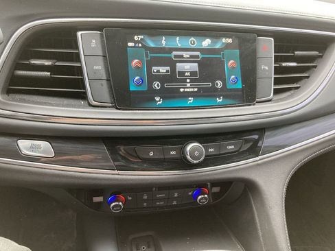 Used 2018 Buick Enclave Essence AWD/4WD image 12