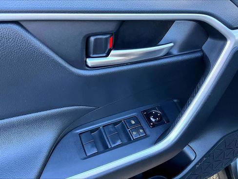 Used 2019 Toyota RAV4 XLE image 31