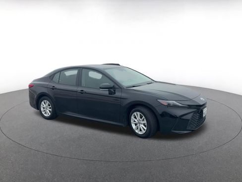 Used 2025 Toyota Camry LE image 2