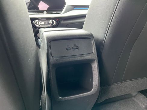 Used 2025 Chevrolet Trax LT image 24