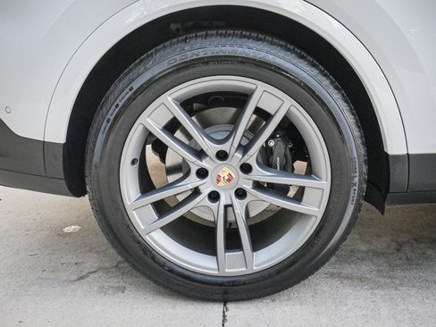 Used 2024 Porsche Cayenne image 13