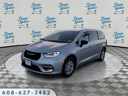 New 2026 Chrysler Pacifica Select