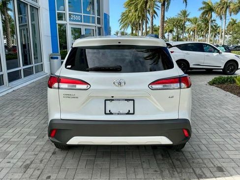 Used 2022 Toyota Corolla Cross LE w/ Moonroof Package FWD image 5
