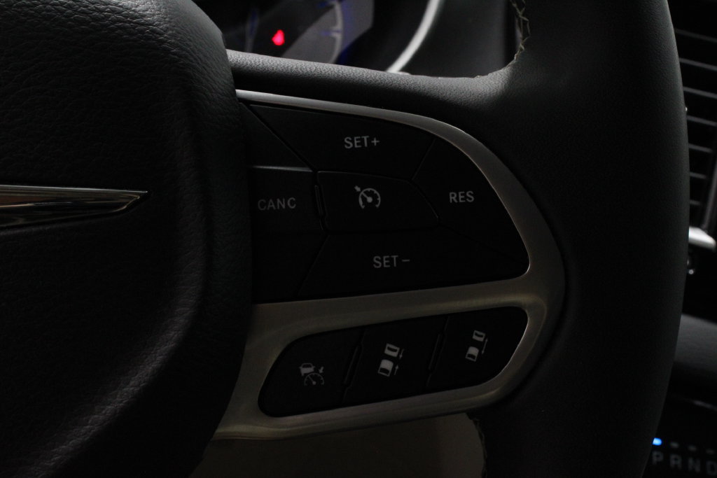 Used 2024 Chrysler Pacifica Touring-L FWD image 29