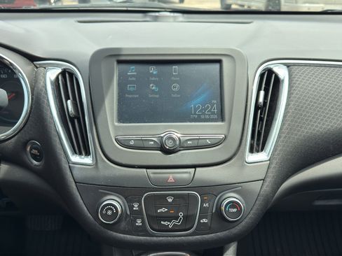 Used 2017 Chevrolet Malibu LT FWD image 12