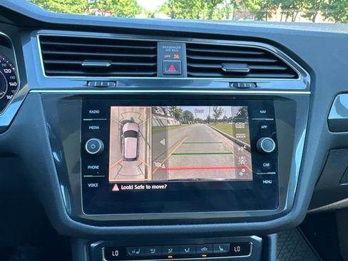 Used 2018 Volkswagen Tiguan SEL Premium AWD/4WD image 40