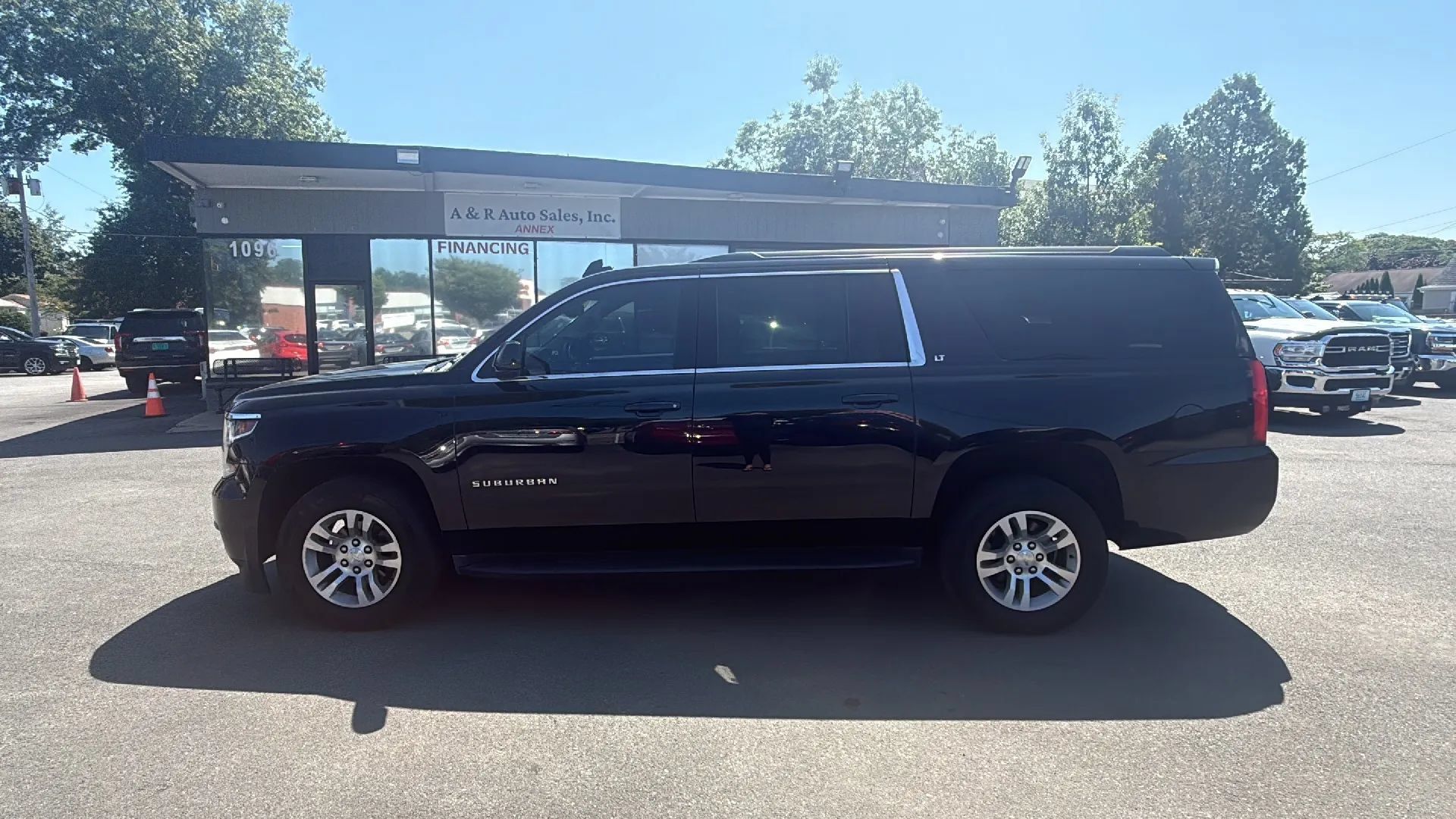 Used 2018 Chevrolet Suburban LT AWD/4WD image 4