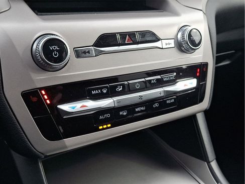 Used 2023 Ford Explorer XLT w/ Class IV Trailer Tow Package image 17